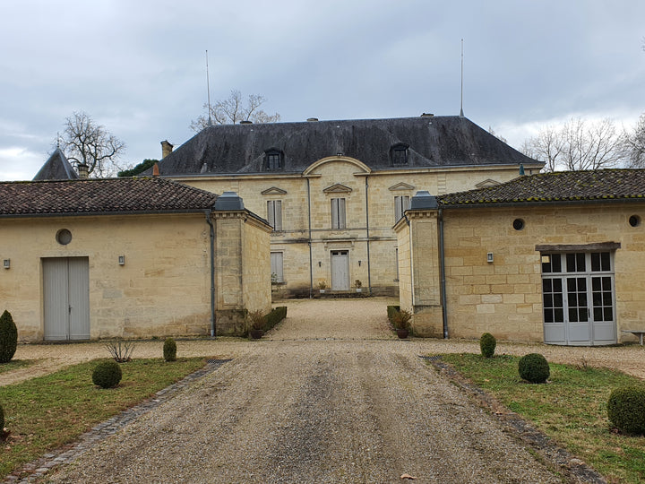 Château Siaurac – prachtvolles Weingut in Lalande-de-Pomerol, umgeben von historischen Weinbergen und gepflegten Gärten.