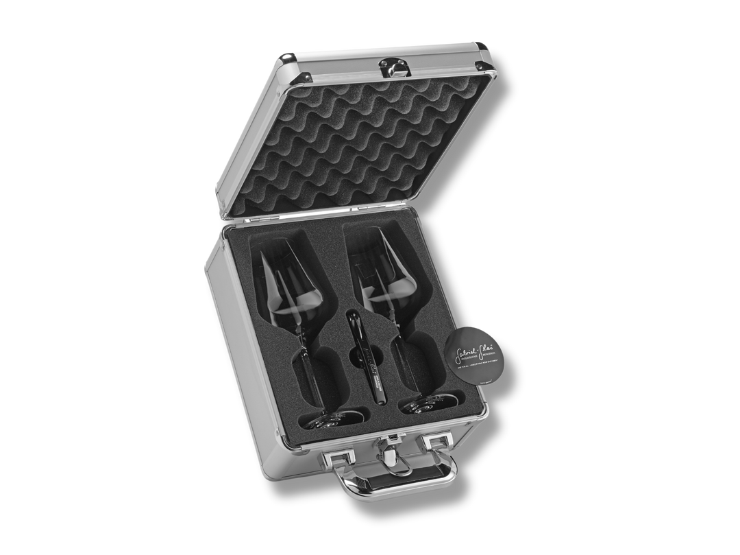 Gabriel-Glas Travel Case StandArt – Aluminiumkoffer mit 2 Gläsern, Korkenzieher & Weinausgiesser