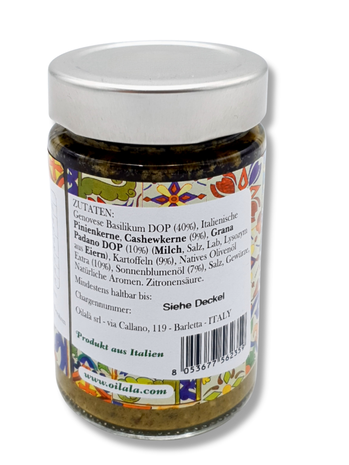 Glas mit grünem Oilalà Basilikum-Pesto, veredelt mit nativem Olivenöl extra, Zutatenliste – italienische Feinkost in Premiumqualität.