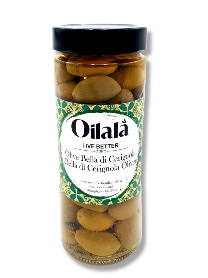 Glas mit Oilalà Bella di Cerignola Oliven – grosse grüne Oliven mit Stein in Salzwasser, 580 g, italienisches Premiumprodukt mit elegantem Etikett.